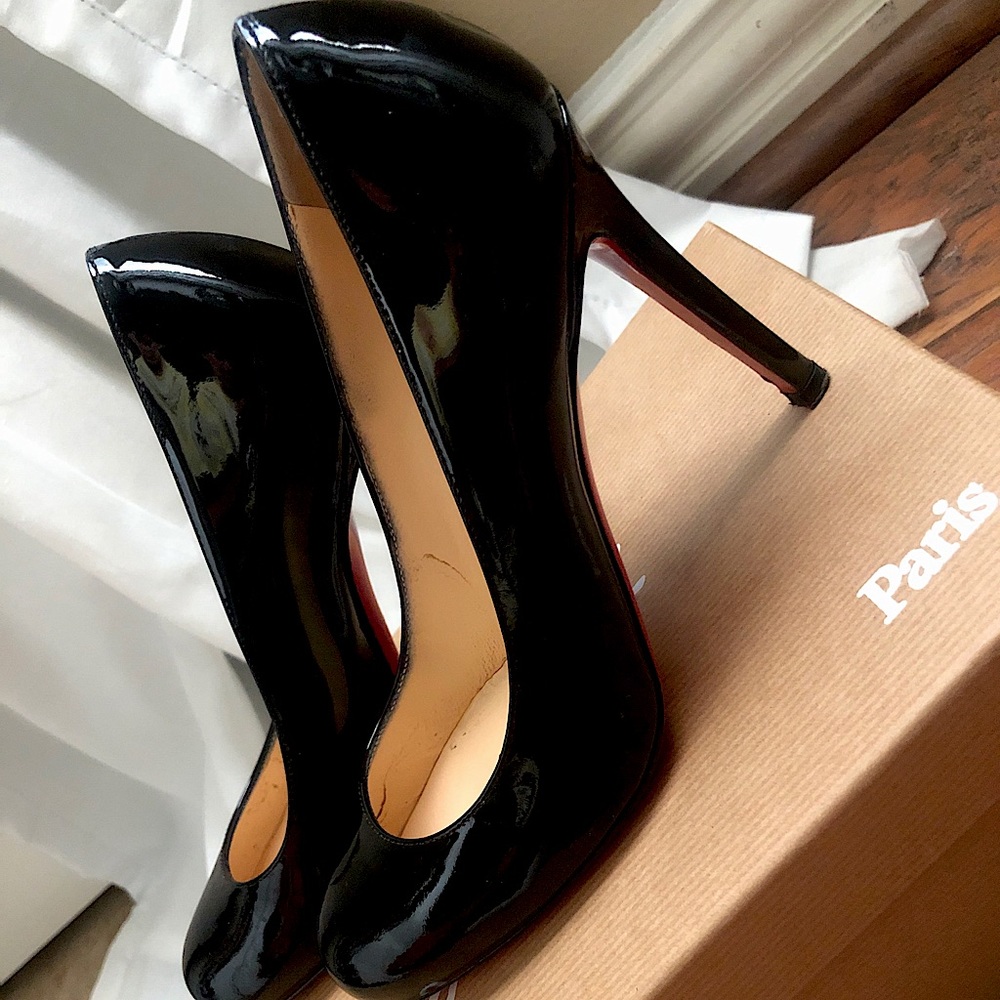 Christian louboutin simple patent leather pumps